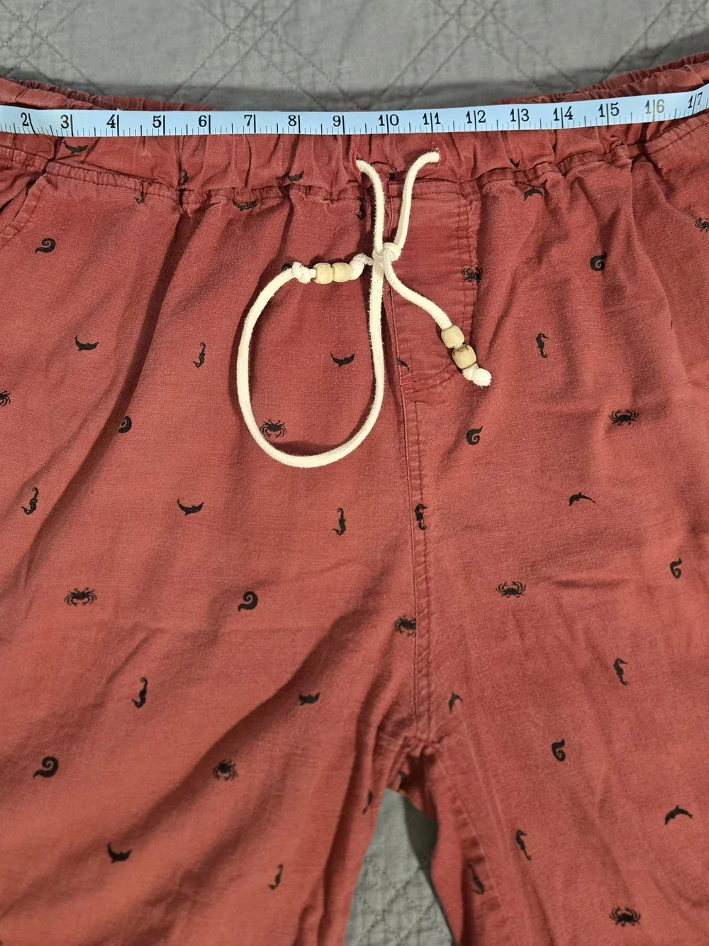 Men's Comfy Coral Drawstring  Shorts with Subtle Fun Print
